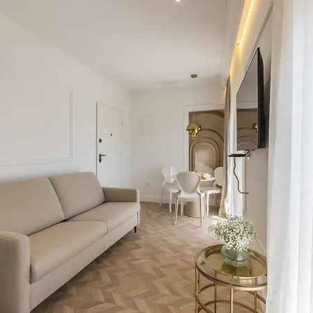 Finest 1 Apartment Split